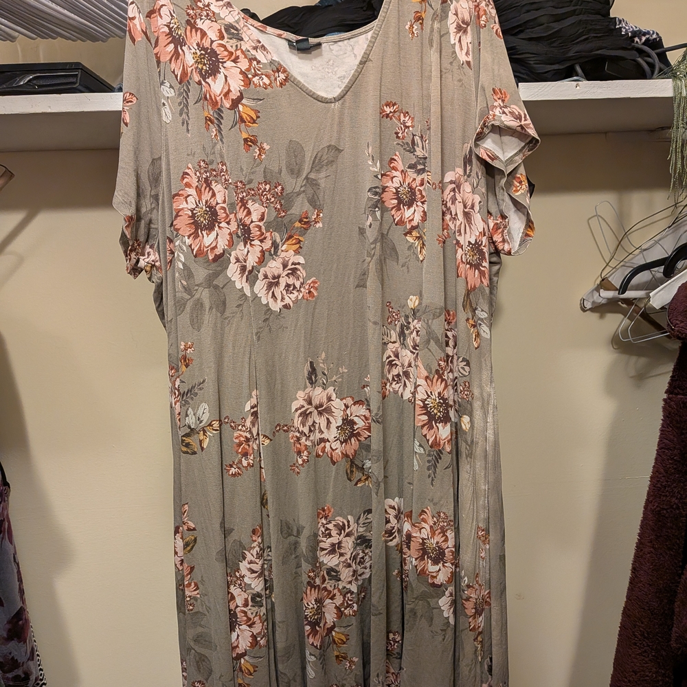 Torrid Floral Maxi Dress in Greek and Pink